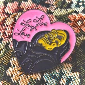 💀 Skull Heart Enamel Pin